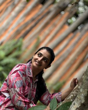 Sujitha Instagram - Each day of your life 👌🫶🏻
Simple and beautiful 🤩 

Capture it 📸

Thanks for this photos @orangetree_films_dhanush 

#morning #post #sunday #actress #life #simple #beautiful #love #family #time #day #trip #holiday #actress #beauty #photo #photography #photooftheday
