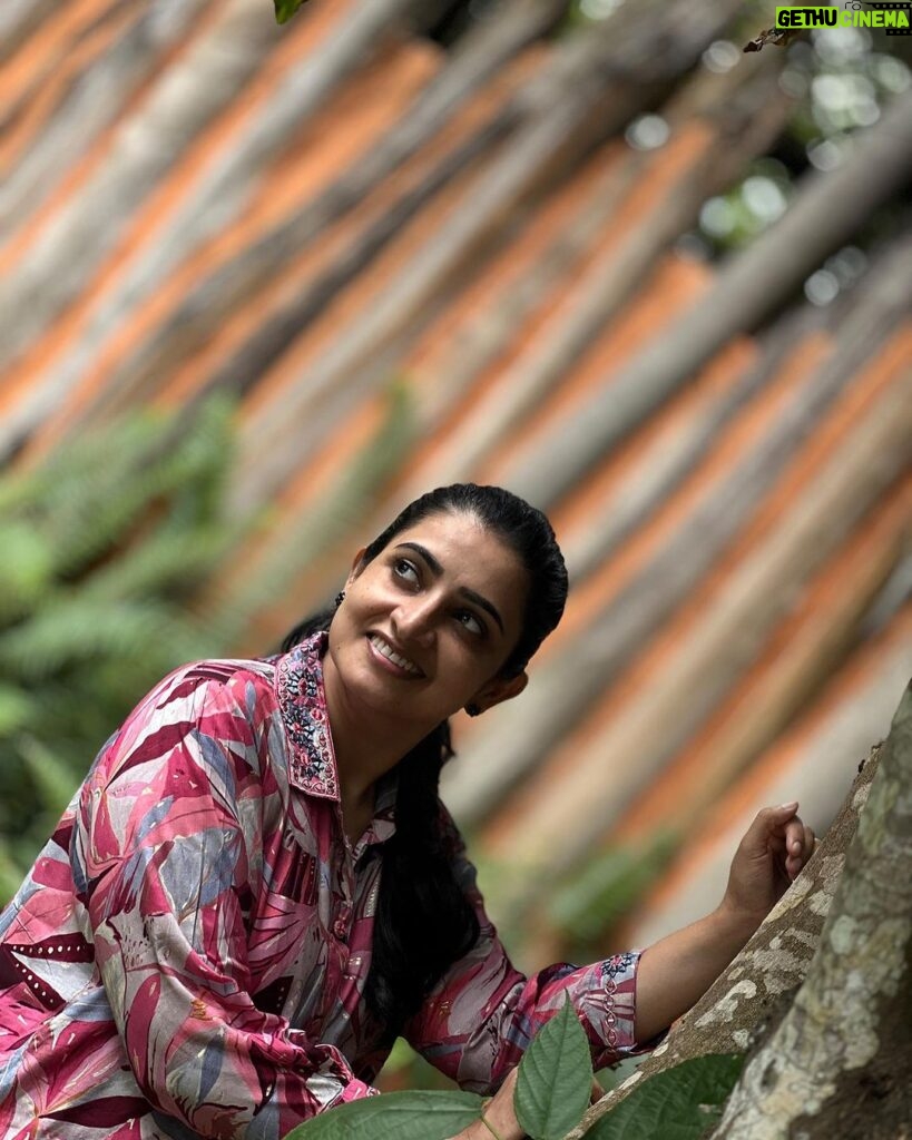 Sujitha Instagram - Each day of your life 👌🫶🏻 Simple and beautiful 🤩 Capture it 📸 Thanks for this photos @orangetree_films_dhanush #morning #post #sunday #actress #life #simple #beautiful #love #family #time #day #trip #holiday #actress #beauty #photo #photography #photooftheday