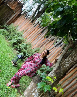 Sujitha Instagram - Each day of your life 👌🫶🏻
Simple and beautiful 🤩 

Capture it 📸

Thanks for this photos @orangetree_films_dhanush 

#morning #post #sunday #actress #life #simple #beautiful #love #family #time #day #trip #holiday #actress #beauty #photo #photography #photooftheday