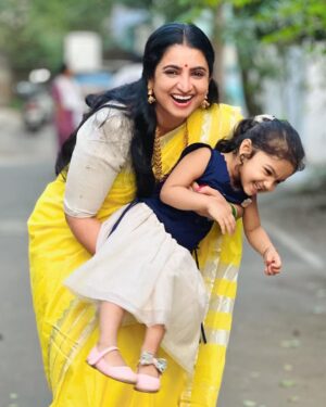 Sujitha Instagram - Welcoming 2024 with my cuties ❤️🤞🏻🎁

1 st January vibes 🥰🤗

#january #post #instadaily #suji #sujitha #family  #love #new #newyear