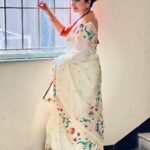 Sujitha Instagram – Just me 🤍❤️

Simple photos 
This beautiful saree @kaushicollections 

#saree #love 
#post #evening #suji #sujithadanush #smile #please #like #instagram