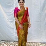 Sujitha Instagram – Before the family photo shoot , I had taken a few solo pics 🤞🏻😍

#photoshoot #pictures #photo #photooftheday #post #instagood #instalike #silk #sarees #love #like #start #fresh #feel #actress #lifestyle #life #treat #colours #suji #sujithadanush #vijaytelevision #share #face #peace