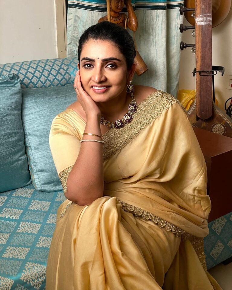 Sujitha Instagram - Being real 🤞🏻 Weekend special 🥰 #selfcare #photography #post #sunday #weekend #instagood #instagram #evening #likes #suji #sujithadanush #live #love #smile #happy #soul #television #sowcial #holiday #time #traditional #trending #saree #look #loveislove