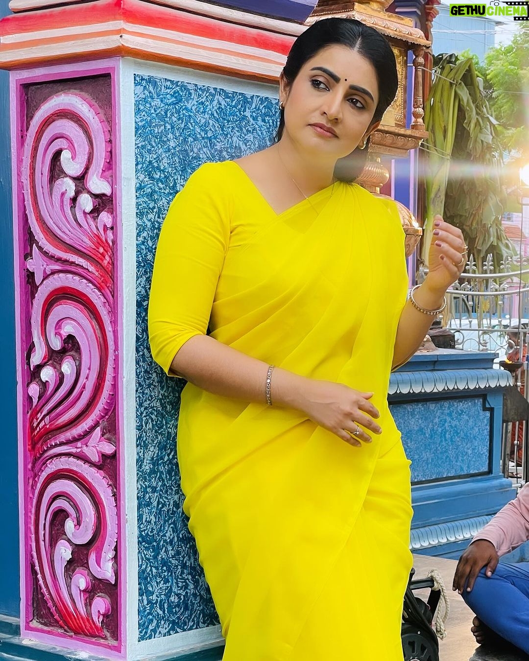 Sujitha Instagram - Karthigadeepam 🪔🪔🪔 #wishes to all ☺️ Clicks from GEETHANJALI @geminitv #temple #traditional #festive #lamp #love #loveislove #vibes #instagood #deepam #day #auspicious #suji #sujitha #sujithadhanush