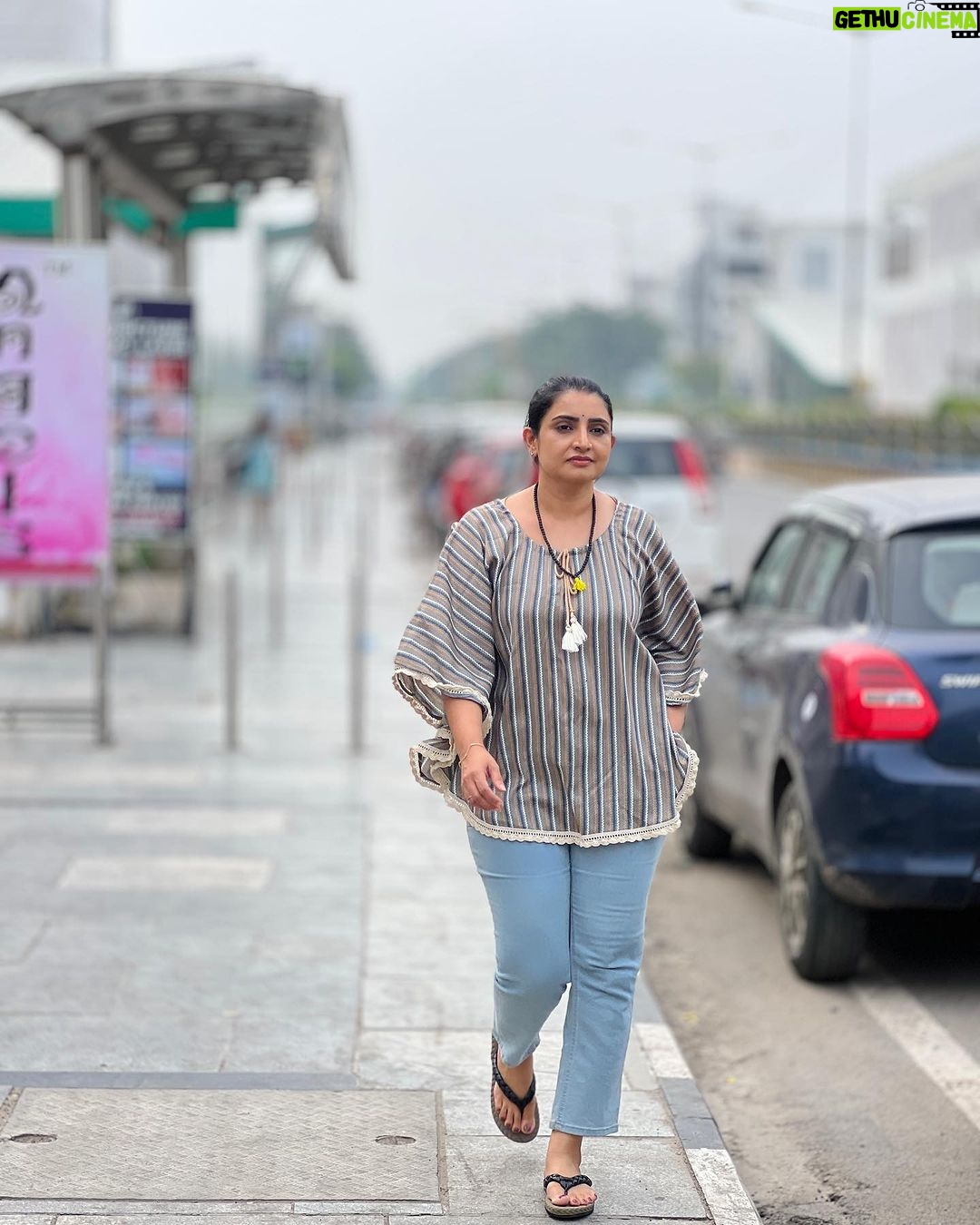 Sujitha Instagram - Capturing the unexpected moments 📸 Random clicks 🙌🏻 #morning #vibes #good #start #fresh #weather #chennai #annanagar #walk #road #suji #sujithadanush #sujitha #actress #kollywood #actor #simple #love #smile #please #insta #instagood #photo #post #photography