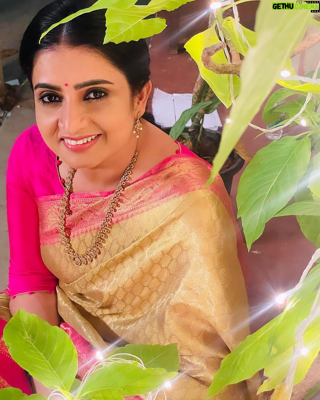 Sujitha Instagram - Diwali vibes πͺπ€© Light and love π Jewellery @murugan_jewels_covai_mjc Saree @collection.feathers #happy #work #shoot #start #day #diwali #festival #streetstyle #festivewear #traditional #deepam #lightning #crakers #light #love