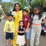 Sujitha Instagram - Welcoming 2024 with my cuties ❤️🤞🏻🎁 1 st January vibes 🥰🤗 #january #post #instadaily #suji #sujitha #family #love #new #newyear