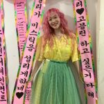 Sulli Instagram - 인간 화환 크크크 꽃을 못들여 보낸다길래.... 그래두 고마워여 #에스엠 #미스틱 #악플의밤 #에스티로더❤️