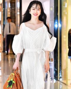 Sulli Instagram - @loewe 로에베로에베에~🌸