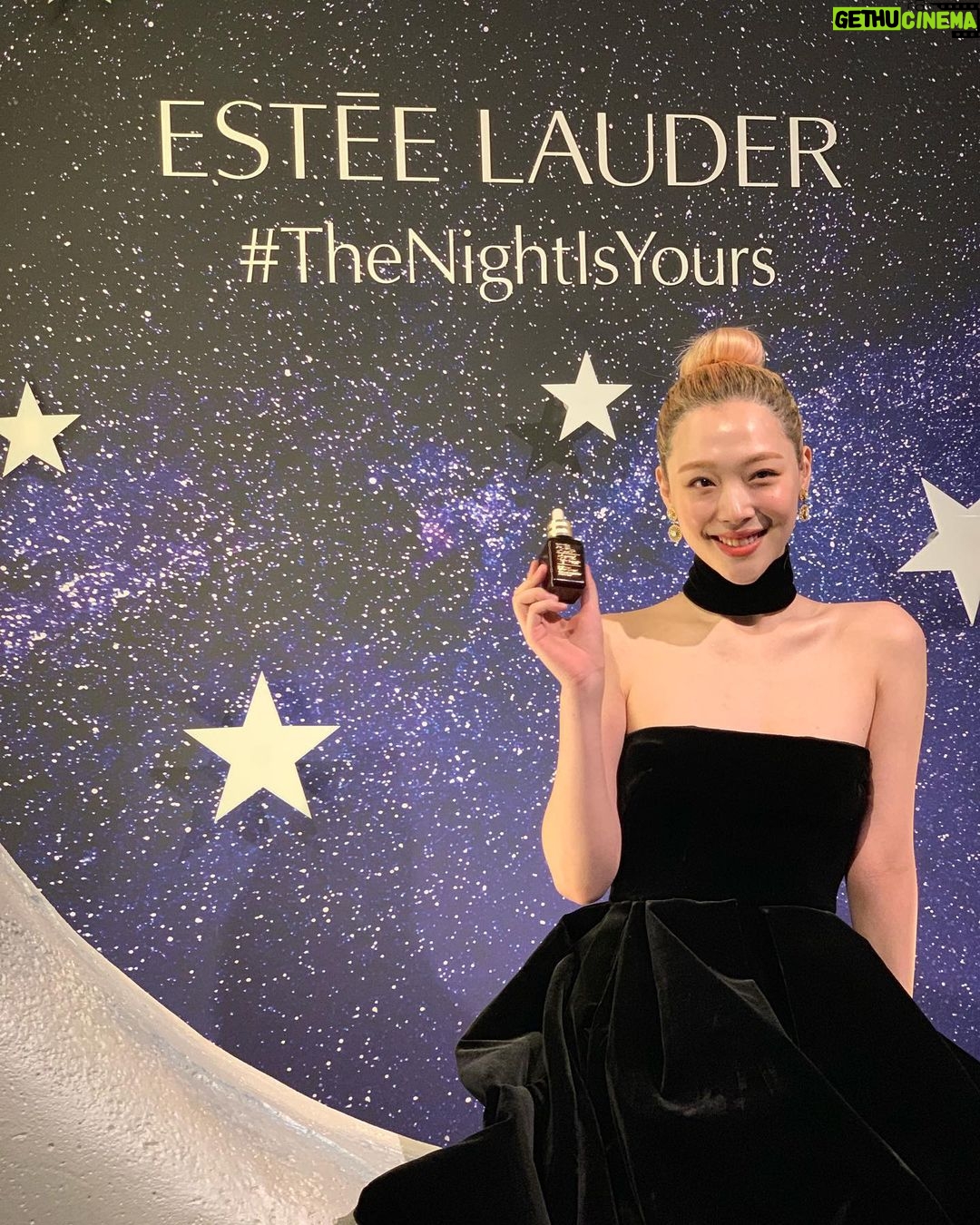 Sulli Instagram - #TheNightIsYours #PressResetTonight #푹잔듯한피부 #갈색병 #에스티로더