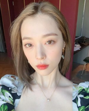 Sulli Instagram - 🤭 삼박자미쳤네