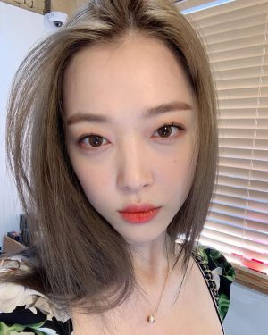 Sulli Instagram - 🤭 삼박자미쳤네