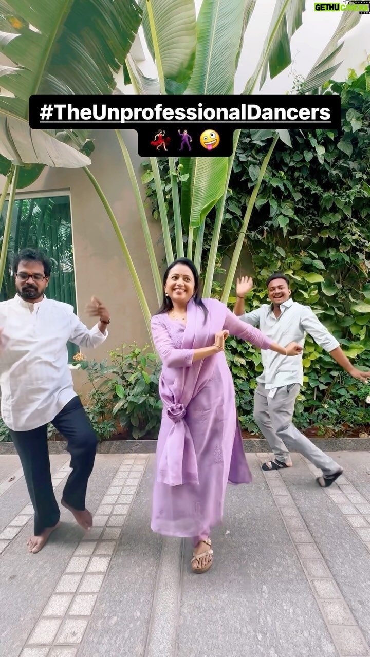 Suma Kanakala Instagram - #TheUnprofessionalDancers 🤣🤣 . #Suma #Sumakanakala #fun #Dance #funny #Trending #Viral #funnyreels #viralreels #viralvideos