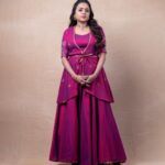 Suma Kanakala Instagram - Never regret anything that made you smile 😊💗✨ . styled by @stylebyannapurna styling team @I.deekshasetti Wearing: @indusuresh_p Jewellery @alluringaccessories.a2 & @kaya_online_ Makeup @madhu_derangula Hair @koduruamarnath Photography @valmikiramuphotography #sumakanakala #anchorsuma #anchorsumakanakala #kanakalasuma