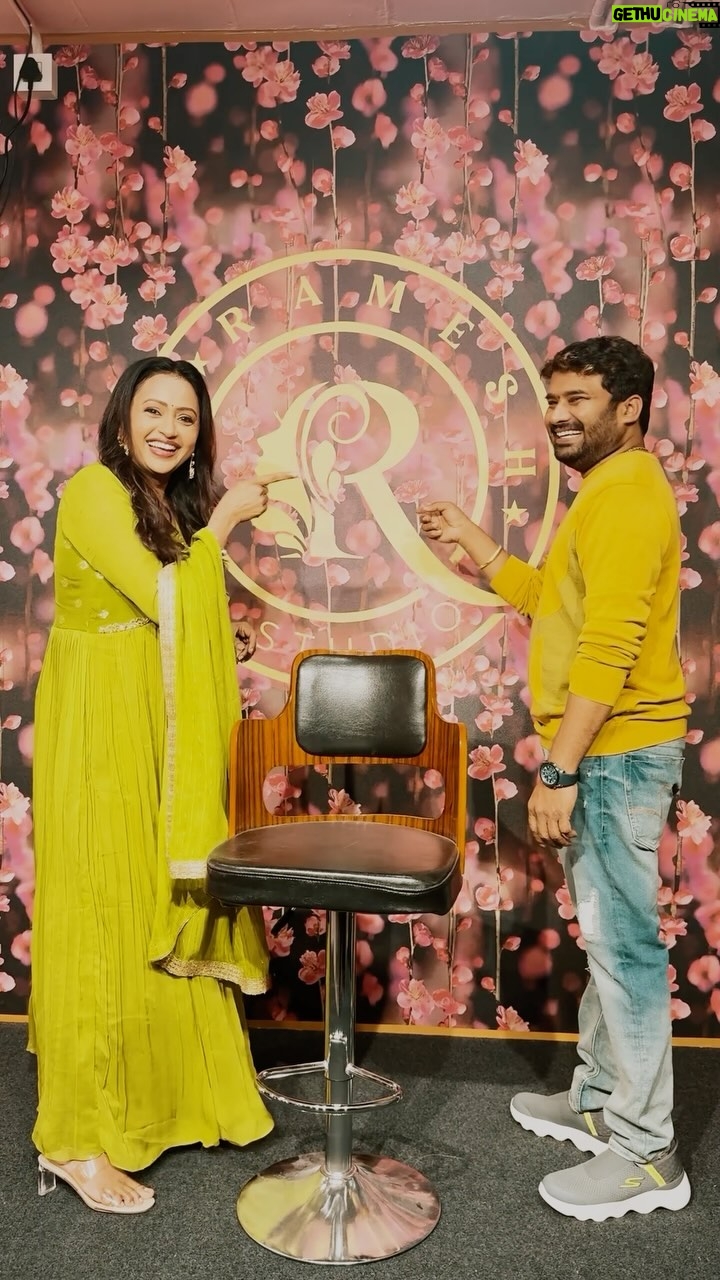 Suma Kanakala Instagram - Ramesh Makeup Academy, recently launched their Makeup Academy Branch in Vijayawada and running successfully in both Vijayawada & Hyderabad. They are going to start their training from 20th March, If anyone wants to learn Makeup course, Saree Draping, Nail Arts, or Flower Making just call at 8977970727, 7416684727 Vijayawada Branch - 2nd Floor, KP Street, Thota's Vivedha Apartment, Bunder Rd, near PVP MALL, Vijayawada, Andhra Pradesh 520010 Hyderabad Branch - ANR’s CANTO #32, House no. 8-3-214/36, Srinivasa colony West, SR Nagar, Ameerpet, Hyderabad, Telangana 500038 . #Suma #Sumakanakala #Anchorsuma #rameshmakeupacademy #rameshmakeupstudio #vijayawada #hyderabad
