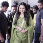 Suma Kanakala Instagram - Ramesh Makeup Academy, recently launched their Makeup Academy Branch in Vijayawada and running successfully. If anyone wants to learn Makeup course, Saree Draping, Nail Arts, or Flower Making just call at 8977970727, 7416684727 . #Suma #Sumakanakala #Anchorsuma #rameshmakeupacademy #rameshmakeupstudio #vijayawada #hyderabad