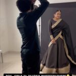Suma Kanakala Instagram - Girls Vs Paapam Photographers😜🤣📸 @valmikiramuphotography . #Suma #fun #photographer #funny #Trending #Viral #funnyreels #photoshoot #viralreels #viralvideos