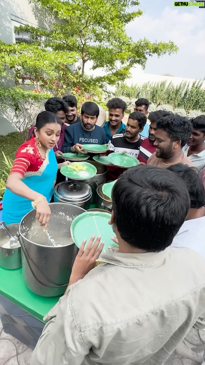 Suma Kanakala Instagram - Medi 1000 aindi, Rendu Liverlu extra🤣🤣 @director_srinivasbodem Video edit by @swipeupproductions . #Suma #Sumakanakala #fun #funny #Trending #Viral #funnyreels #funnyvideos #viralreels #viralvideos #Kumariaunty #Dj