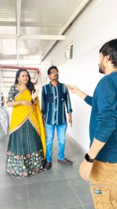 Suma Kanakala Instagram - Single take Artist..📸😈👻🤪😹 . #Suma #fun #dance #funny #Trending #Viral #funnyreels #funnyvideos #viralreels #viralvideos