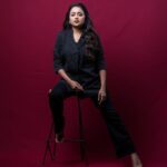 Suma Kanakala Instagram - Setting goals is the first step in turning the invisible into the visible😎👍🏻 . styled by @stylebyannapurna styling team @I.deekshasetti Hair @koduruamarnath Photography @valmikiramuphotography #suma #sumakanakala #anchorsuma #anchorsumakanakala #kanakalasuma