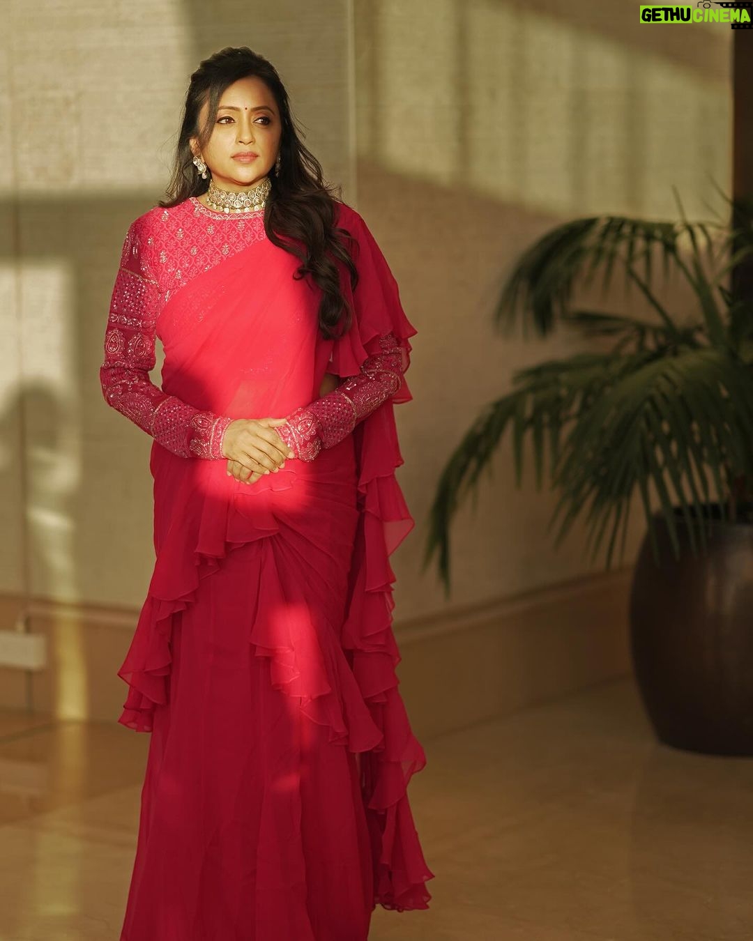 Suma Kanakala Instagram - There is no fairy tale out there, Life itself is One..😍❤️✨ . styled by @stylebyannapurna styling team @I.deekshasetti Wearing @issadesignerstudio Jewllery @shopriyaaofficial Makeup @madhu_derangula Hair @koduruamarnath Photography @adnan.a.abbas #Suma #sumakanakala #anchorsuma #anchorsumakanakala #kanakalasuma