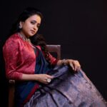 Suma Kanakala Instagram - Train your mind to see the good in every situation..😊♥️✨ . styled by @stylebyannapurna styling team @I.deekshasetti Wearing @feathersbtq Jewellery @tantra.brassJewllery Makeup @madhu_derangula Hair @koduruamarnath Photography @valmikiramuphotography #Suma #sumakanakala #anchorsuma #anchorsumakanakala #kanakalasuma