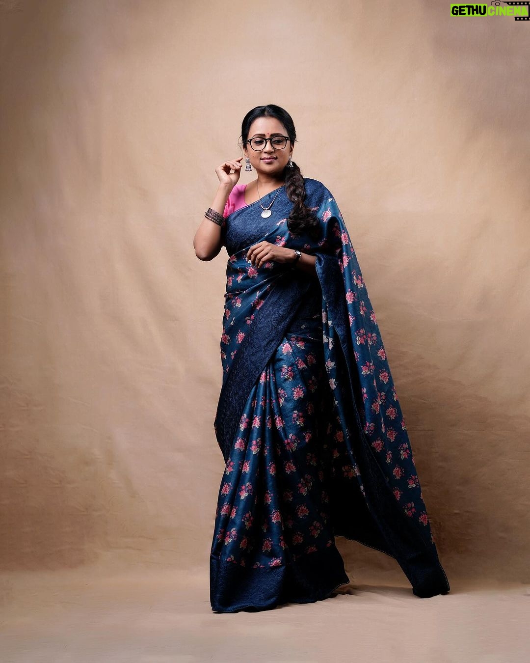 Suma Kanakala Instagram - Those who believe in magic, will find it..💫✨ . styled by @stylebyannapurna styling team @I.deekshasetti Wearing @tilakamsarees Hair @koduruamarnath Photography @valmikiramuphotography #Suma #sumakanakala #anchorsuma #anchorsumakanakala #kanakalasuma