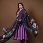 Suma Kanakala Instagram - Each day, Each hour, Each second is a gift, Embrace it.💜🖤 . styled by @stylebyannapurna styling team @I.deekshasetti Wearing @sai_studio_ss Jewellery @alluringaccessories.a2 Makeup @madhu_derangula Hair @koduruamarnath Photography @valmikiramuphotography #Suma #sumakanakala #anchorsuma #anchorsumakanakala #kanakalasuma