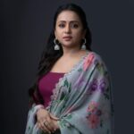 Suma Kanakala Instagram - Just make sure to love your life and make every moment count. YOLO❤️ . styled by @stylebyannapurna styling team @I.deekshasetti Wearing @anushareddy.couture Jewellery @houseofqc Makeup @madhu_derangula Hair @koduruamarnath Photography @valmikiramuphotography #Suma #sumakanakala #anchorsuma #anchorsumakanakala #kanakalasuma