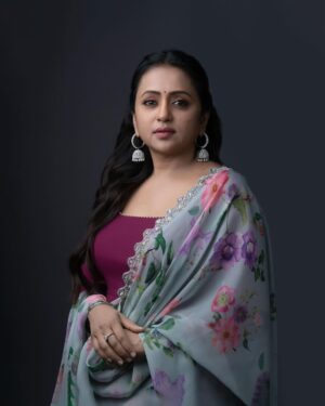 Suma Kanakala Instagram - Just make sure to love your life and make every moment count. YOLO❤️
.
styled by @stylebyannapurna 
styling team @I.deekshasetti

Wearing @anushareddy.couture 
Jewellery @houseofqc

Makeup @madhu_derangula
Hair @koduruamarnath 

Photography @valmikiramuphotography

#Suma #sumakanakala #anchorsuma #anchorsumakanakala #kanakalasuma