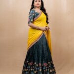 Suma Kanakala Instagram - Life is not only a matter of milestones, but also the collection of moments💛💚✨ styled by @stylebyannapurna styling team @I.deekshasetti Wearing @varahi_artstudio Jewellery @alluringaccessories.a2 Makeup @madhu_derangula Hair @koduruamarnath Photography @valmikiramuphotography #Suma #sumakanakala #anchorsuma #anchorsumakanakala #kanakalasuma