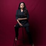 Suma Kanakala Instagram - Setting goals is the first step in turning the invisible into the visible😎👍🏻 . styled by @stylebyannapurna styling team @I.deekshasetti Hair @koduruamarnath Photography @valmikiramuphotography #suma #sumakanakala #anchorsuma #anchorsumakanakala #kanakalasuma
