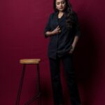 Suma Kanakala Instagram - Setting goals is the first step in turning the invisible into the visible😎👍🏻 . styled by @stylebyannapurna styling team @I.deekshasetti Hair @koduruamarnath Photography @valmikiramuphotography #suma #sumakanakala #anchorsuma #anchorsumakanakala #kanakalasuma