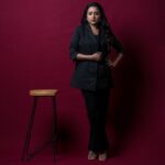 Suma Kanakala Instagram - Setting goals is the first step in turning the invisible into the visible😎👍🏻 . styled by @stylebyannapurna styling team @I.deekshasetti Hair @koduruamarnath Photography @valmikiramuphotography #suma #sumakanakala #anchorsuma #anchorsumakanakala #kanakalasuma