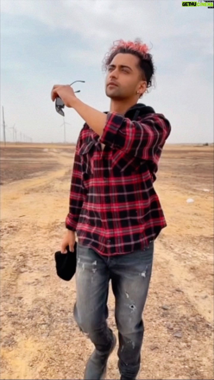 Sumedh Mudgalkar Instagram - The song reminded me i had this video. Throw🔙 🤡