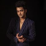 Sumedh Mudgalkar Instagram - Truths are not the problems, Truths guide you to the problems within you! 🖤 And that one source of light is enough. G.O.D is enough! . . Styled by @krishi1606 Photography @artographybysagar Wearing @mastersdesignerstudiosurat Footwear @fhos_india Makeup @amuthevar Hair @hair_artist_omkar