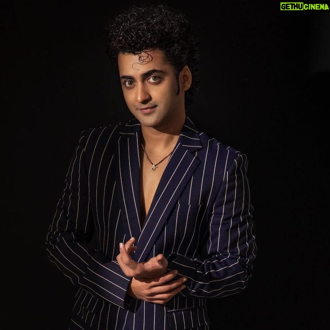 Sumedh Mudgalkar Instagram - Truths are not the problems, Truths guide you to the problems within you! 🖤 And that one source of light is enough. G.O.D is enough! . . Styled by @krishi1606 Photography @artographybysagar Wearing @mastersdesignerstudiosurat Footwear @fhos_india Makeup @amuthevar Hair @hair_artist_omkar
