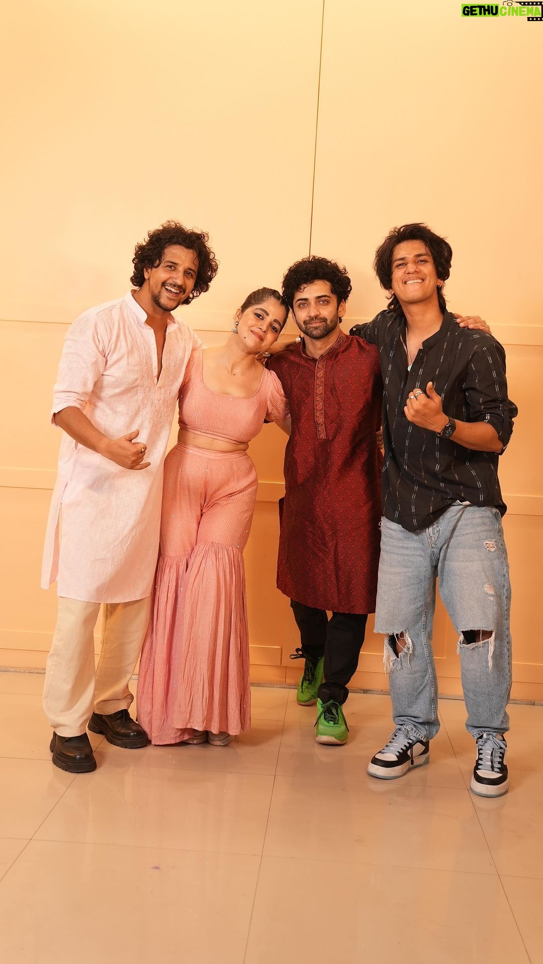 Sumedh Mudgalkar Instagram - Stepping into the rhythm with @isshehzaankhan , @beatking_sumedh & @lovely.rajput23 to ‘Ramti Aave.’ & embracing the festive vibes along! 🔥🕺🎉 “Ramti Aave: Adhyaay-1” presented to you by #SanjayKukreja , @remodsouza , @blivemusic.in , @nikunj77 & @astrabitestudios Directed by @gopaltiwari_official Sung by: @abhinavskrblive @priyankakhermusic @arthkumaar #GarbaGroove #RamtiAave #FestiveFever #BLivemusic #Abhinavshekhar #SumedhMudgalkar #Lovelysingh #Navratri #Navratri2023 #Dakla #reelsofinstagram #Reels #shehzaankhan