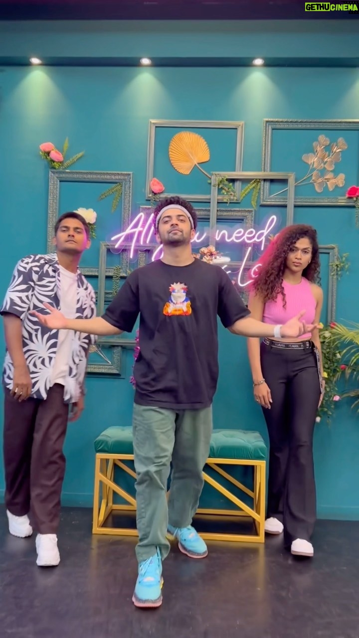 Sumedh Mudgalkar Instagram - Kali Kali on to Next Level🔥🖤 . . To watch the full video click the link in @punyakar Bio Make your reels and tag us😍 @punyarecords @priteeshkamat @shashioninsta @omkar_avasare @piyushkmusic @poonafilms