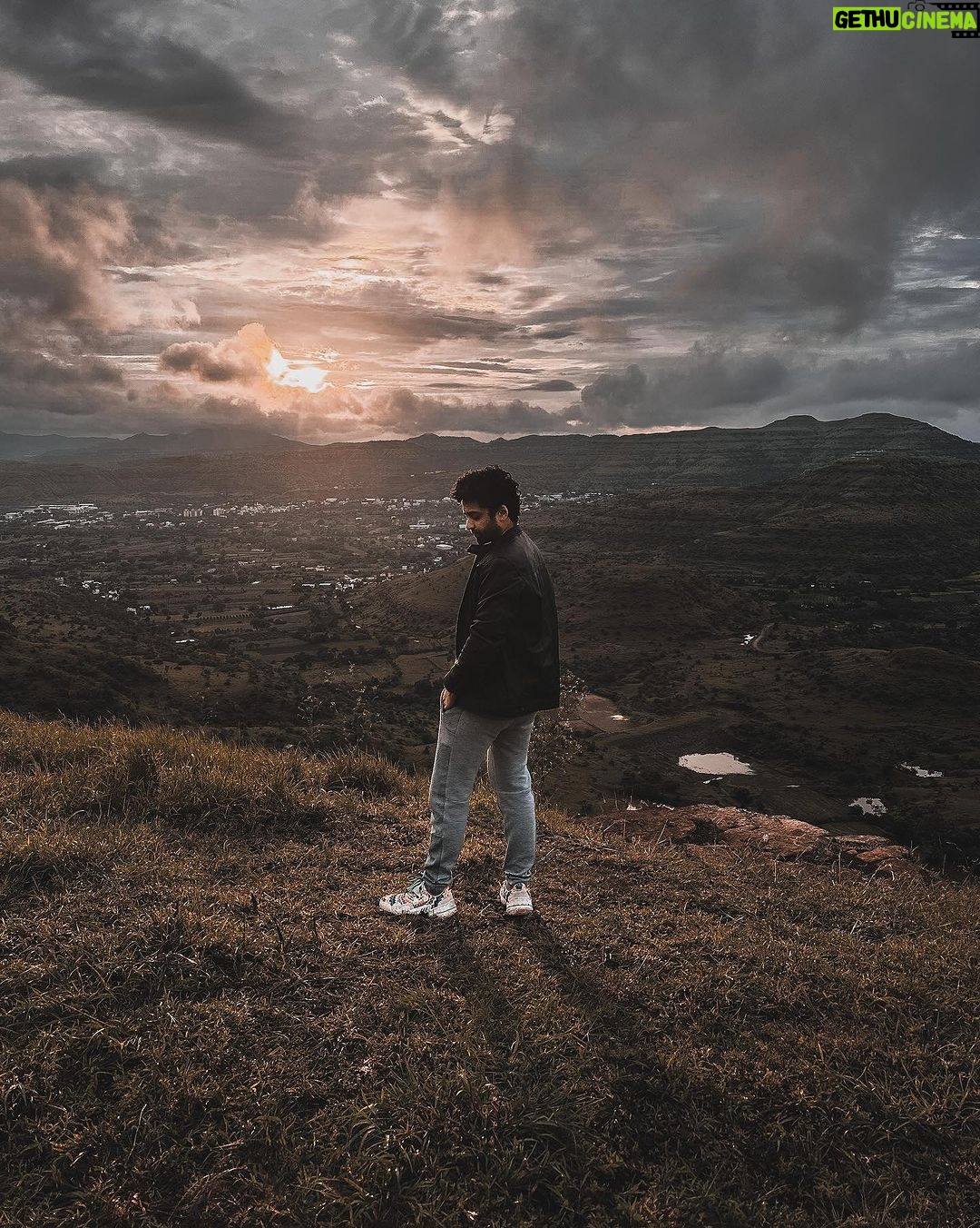 Sumedh Mudgalkar Instagram - While we love presents, the greatest present is - the present, the current moment. Its a free gift we hardly cherish enough. ✨ Realisation of this is either too easy, or too difficult. 🖤