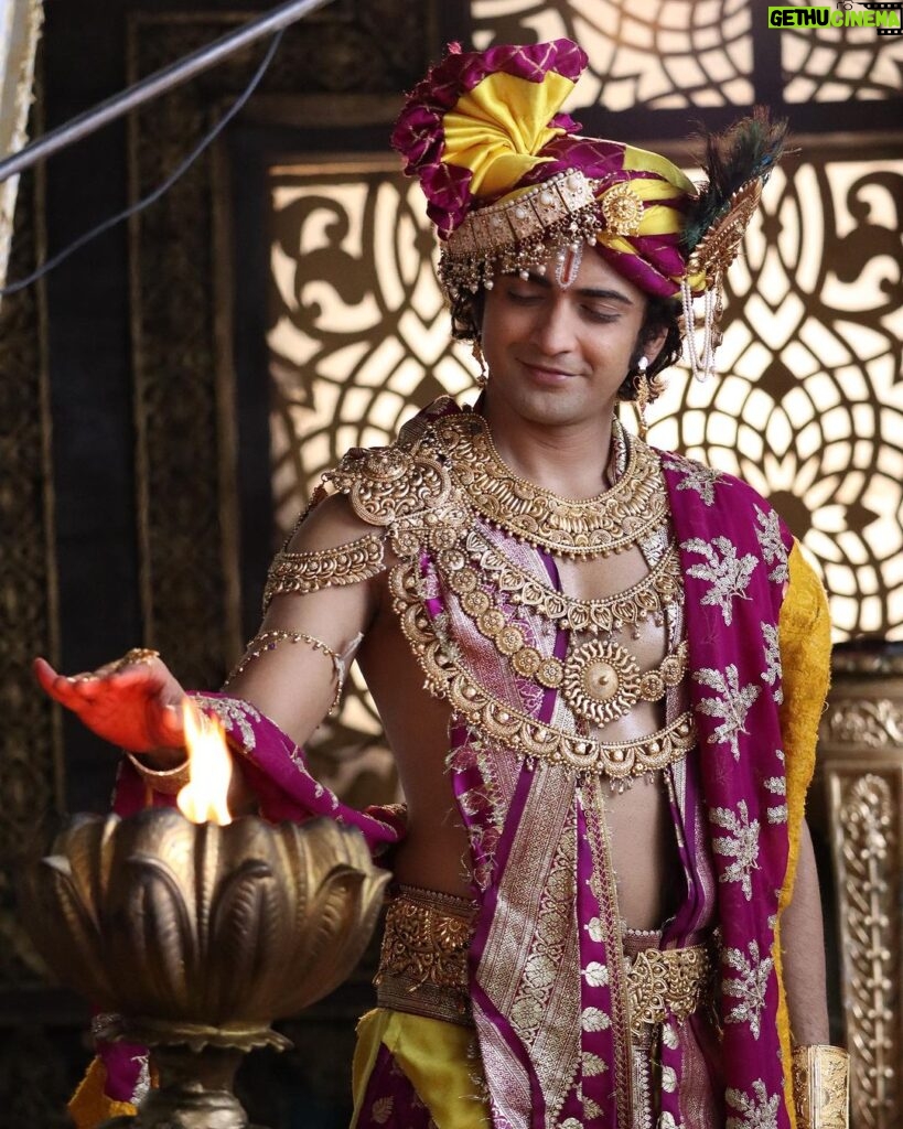 Sumedh Mudgalkar Instagram - After portraying Krishn for 4 years, i still always feel like i’m arjuna in life, being guided by him. And this day feels so beautiful. Thank you Krishn for giving me an opportunity to portray you with the best of my abilities. As with blessings this actor passes on to different characters and work, i always feel the best shot was few steps ahead of what i did, there’s much more I could’ve done for your portrayal. I guess i will feel this always, such is the beauty and divinity of your persona that portraying you is not just anyone’s cup of tea. One can just try and try with everything he has and still lack to show what you truly feel like✨ I am truly grateful for whatever you have given me in life. Life kinda feels hard when i am not connected with you, sometimes i am distracted with negativity and all other things world inside and outside has to offer. And As soon as i connect back to you and the teachings you’ve given, life looks peaceful, the mist is cleared, steps i start taking, and the steps i take make sense to me. 💯 Importance of karma, importance of focussing completely on karma and not the results it might produce, whether it be fame, money, personal relationships, social media, and fighting the all important ‘expectations’. My baby steps to your guidance. Thank you my mentor, my friend. Mere Krishn. Muskuraate Rehna. 🙏🏻 Shubh Janmashtami! ❤️❤️❤️