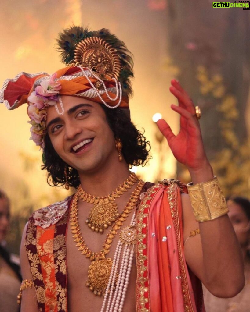 Sumedh Mudgalkar Instagram - After portraying Krishn for 4 years, i still always feel like i’m arjuna in life, being guided by him. And this day feels so beautiful. Thank you Krishn for giving me an opportunity to portray you with the best of my abilities. As with blessings this actor passes on to different characters and work, i always feel the best shot was few steps ahead of what i did, there’s much more I could’ve done for your portrayal. I guess i will feel this always, such is the beauty and divinity of your persona that portraying you is not just anyone’s cup of tea. One can just try and try with everything he has and still lack to show what you truly feel like✨ I am truly grateful for whatever you have given me in life. Life kinda feels hard when i am not connected with you, sometimes i am distracted with negativity and all other things world inside and outside has to offer. And As soon as i connect back to you and the teachings you’ve given, life looks peaceful, the mist is cleared, steps i start taking, and the steps i take make sense to me. 💯 Importance of karma, importance of focussing completely on karma and not the results it might produce, whether it be fame, money, personal relationships, social media, and fighting the all important ‘expectations’. My baby steps to your guidance. Thank you my mentor, my friend. Mere Krishn. Muskuraate Rehna. 🙏🏻 Shubh Janmashtami! ❤️❤️❤️