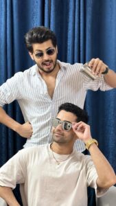 Sumedh Mudgalkar Instagram - 4 log isliye door rehte hai. 🤭
