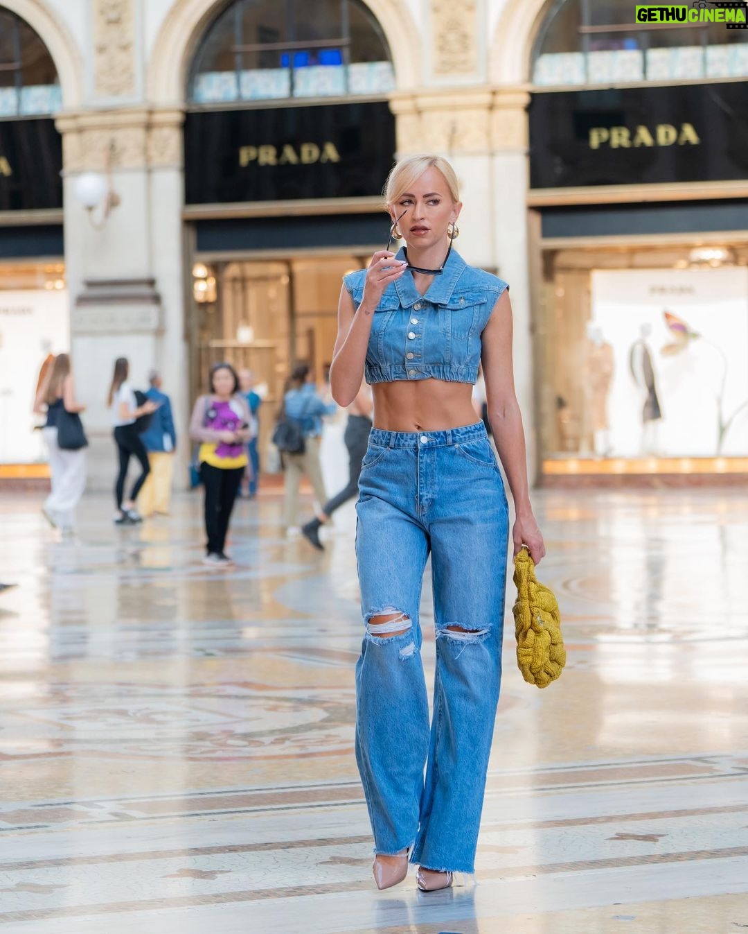 Summer Rae Instagram - My patience these days getting slimmer than my waistline. Galleria Vittorio Emanuele II, Milano