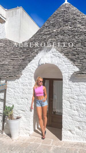 Danielle Moinet Instagram - The magic of Alberobello ✨

#apuliatravels #trulli #trullialberobello #pugliaitaly