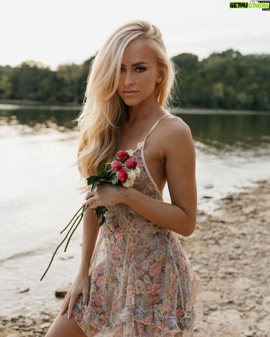 Summer Rae Instagram - 🌹🤍 Nashville, Tennessee