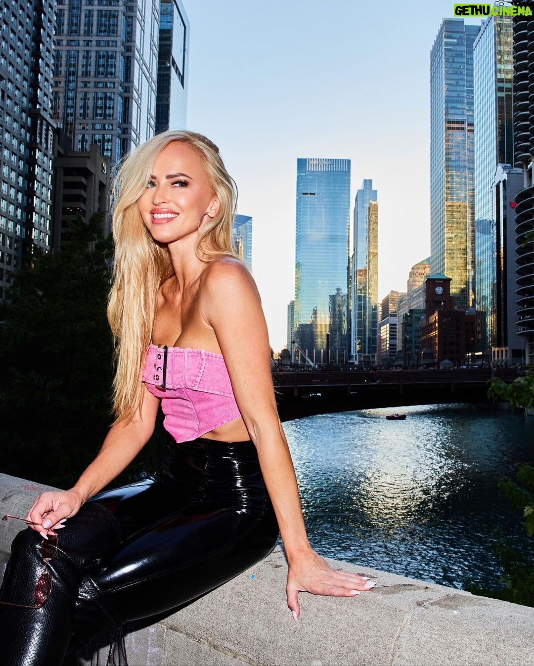 Summer Rae Instagram - won’t stay long… Chicago, Illinois