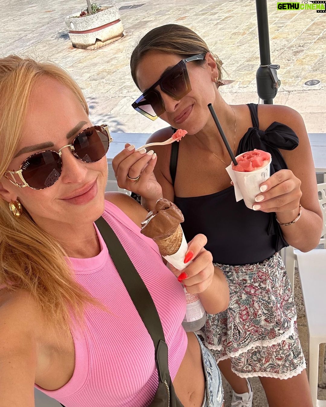 Summer Rae Instagram - POV: trip made it out of the group chat International Waters