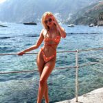Summer Rae Instagram - It’s always ‘wyd’ & never ‘I bought you this yacht’… Praiano, Amalfi Coast, Italy