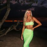 Summer Rae Instagram - If she says she doesn’t want sunset pics she can’t be trusted… Laniakea Beach